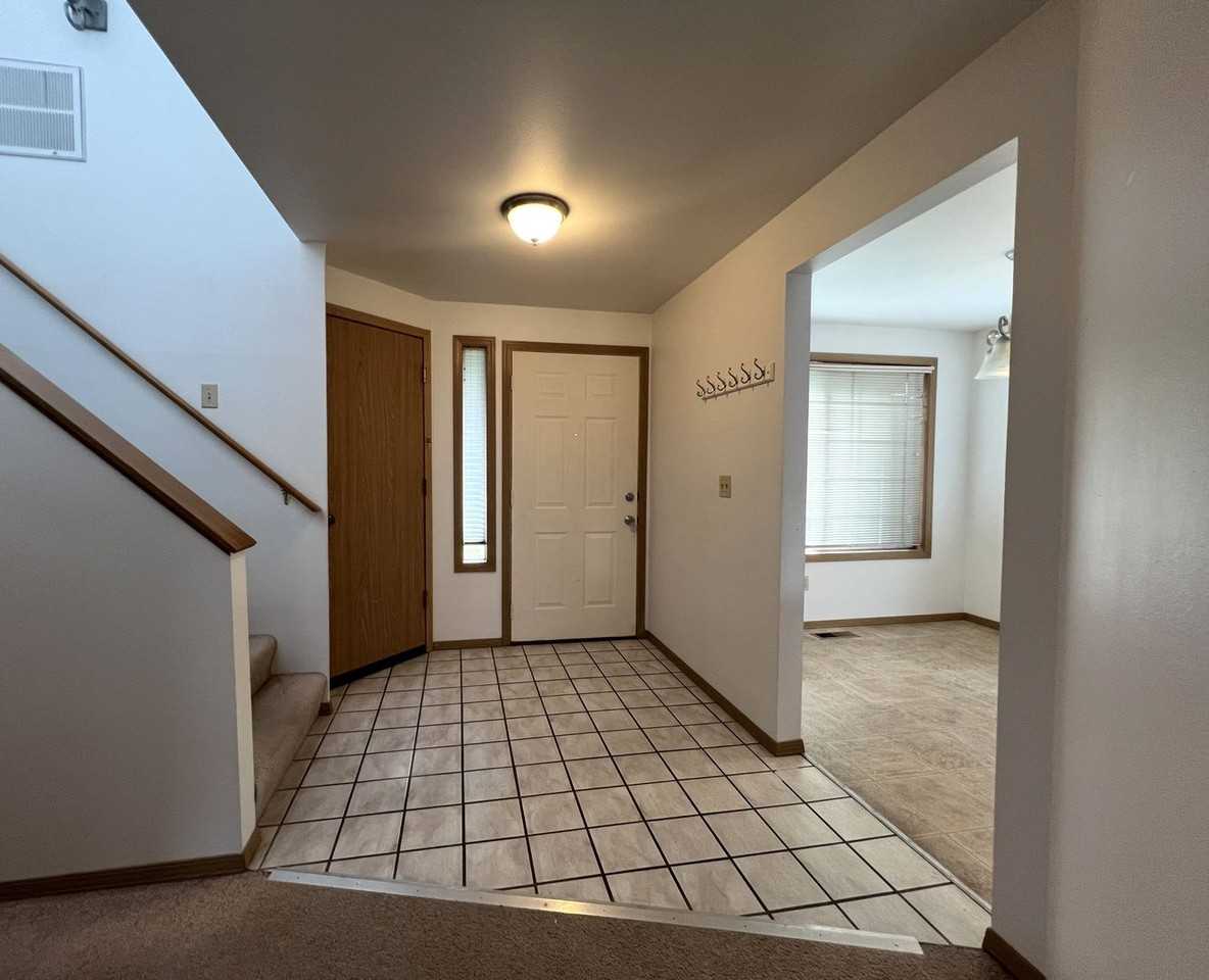 5017 Sunnyside Blvd #A - Photo 3 of 11