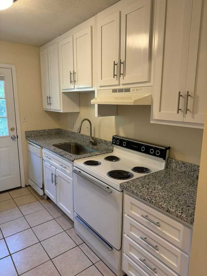 647 Whit Davis Rd - Photo 5 of 13