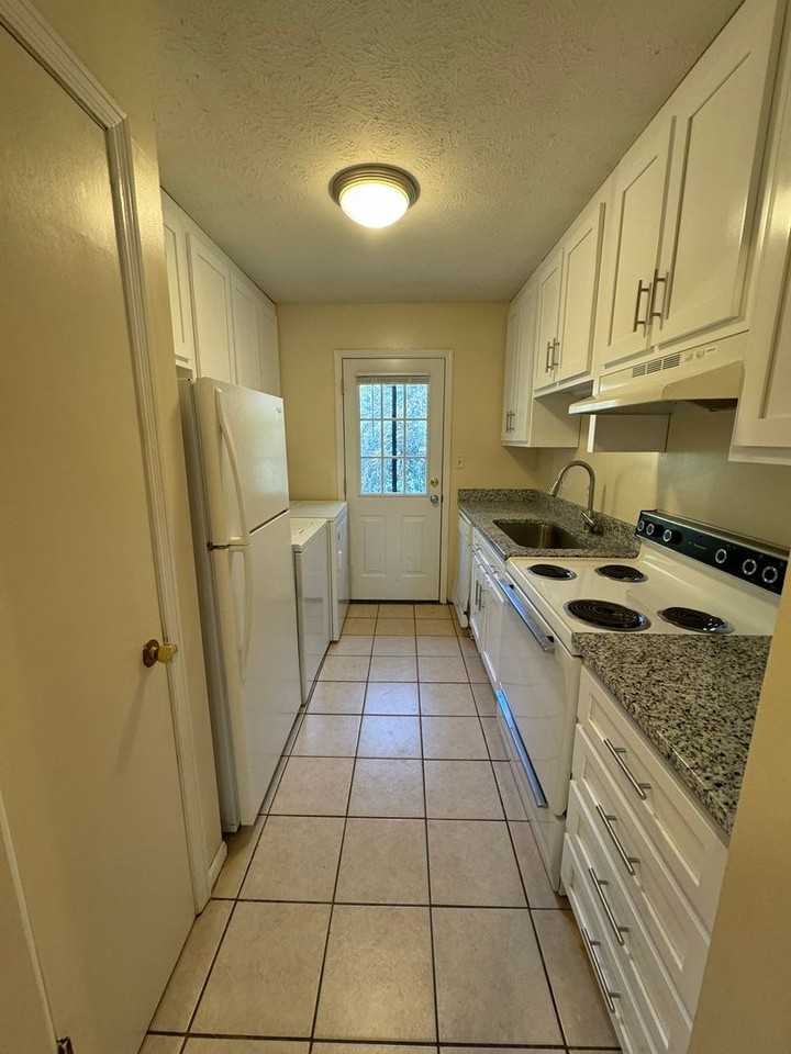 647 Whit Davis Rd - Photo 7 of 13