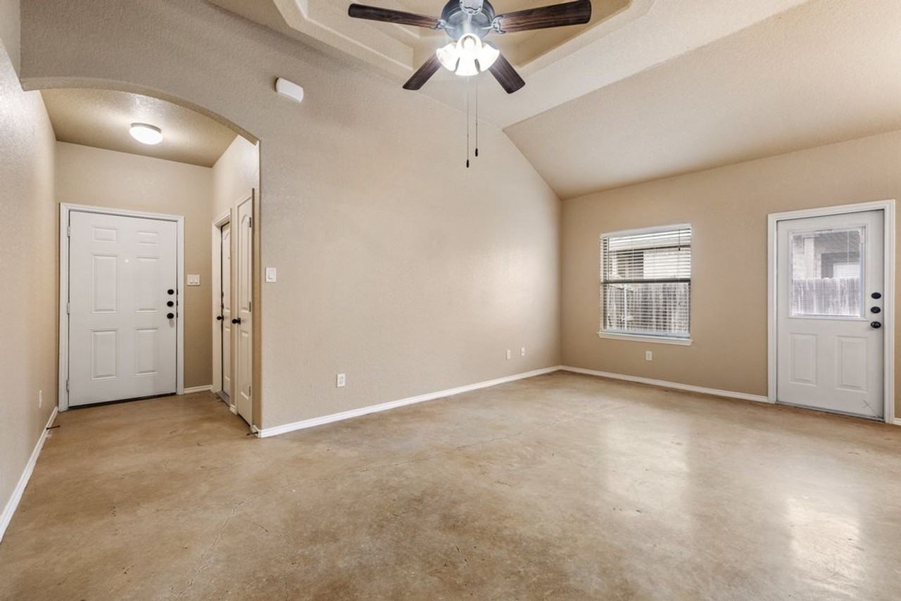 266 Rosalie Dr - Photo 5 of 16