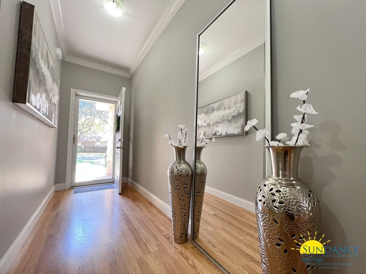 907 47th St - Photo 2 of 25