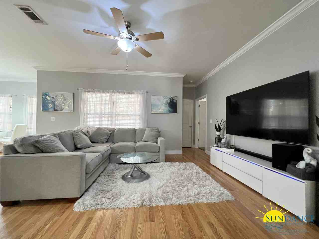 907 47th St - Photo 4 of 25