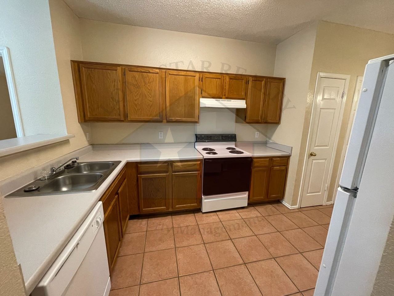5006 Rockdale Dr - Photo 5 of 23