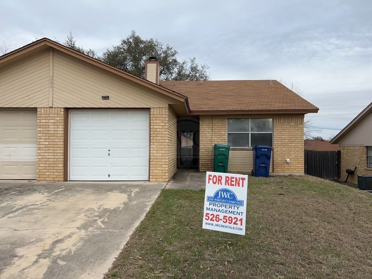 206 Sorrell Dr - Photo 2 of 13