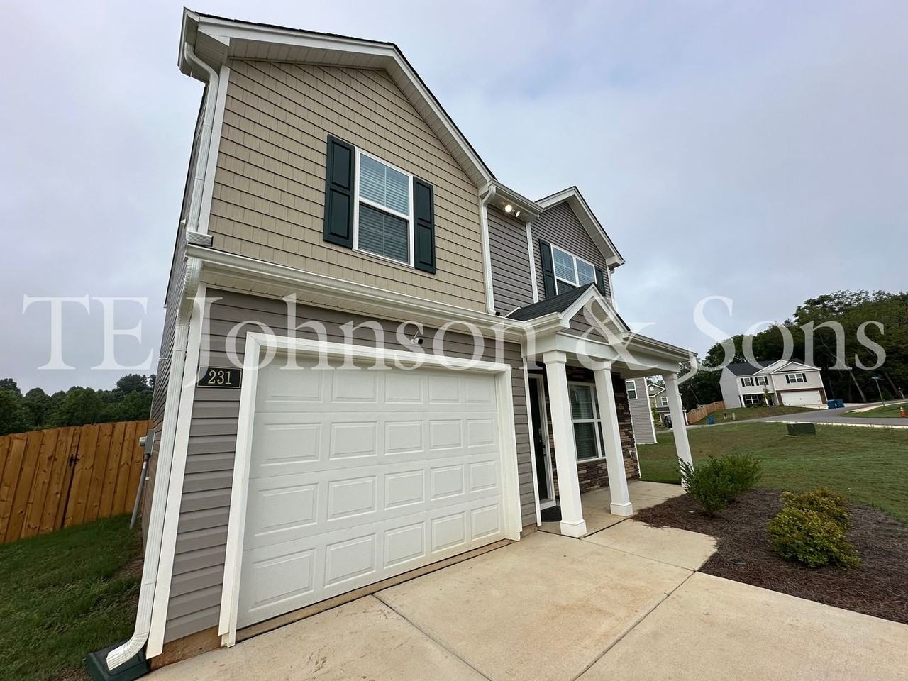 231 Carriage Cove Cir - Photo 2 of 17