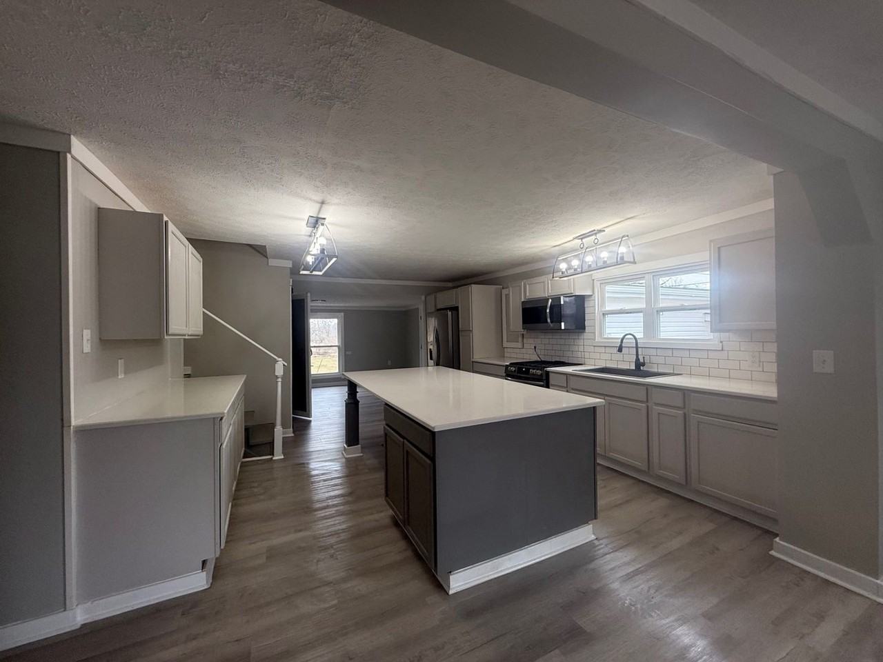 127 Corinth Rd - Photo 2 of 11