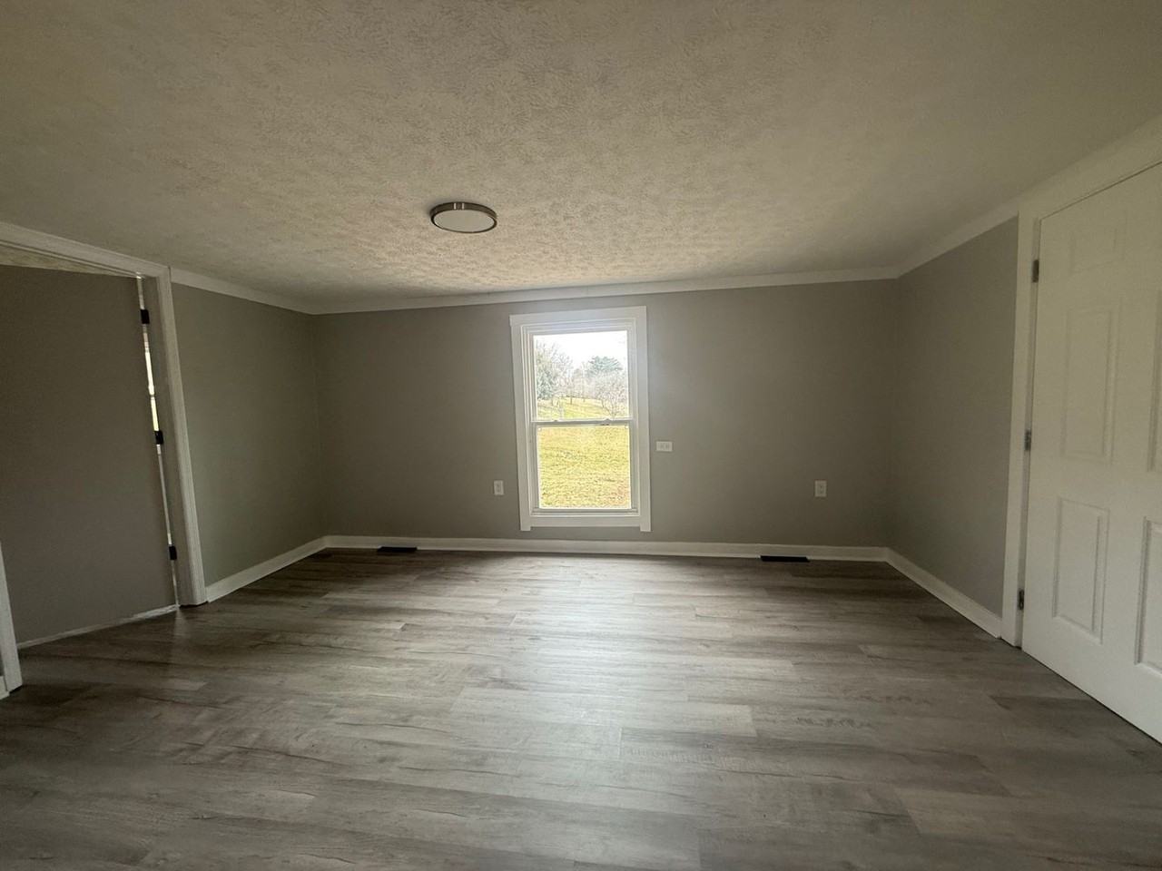 127 Corinth Rd - Photo 3 of 11