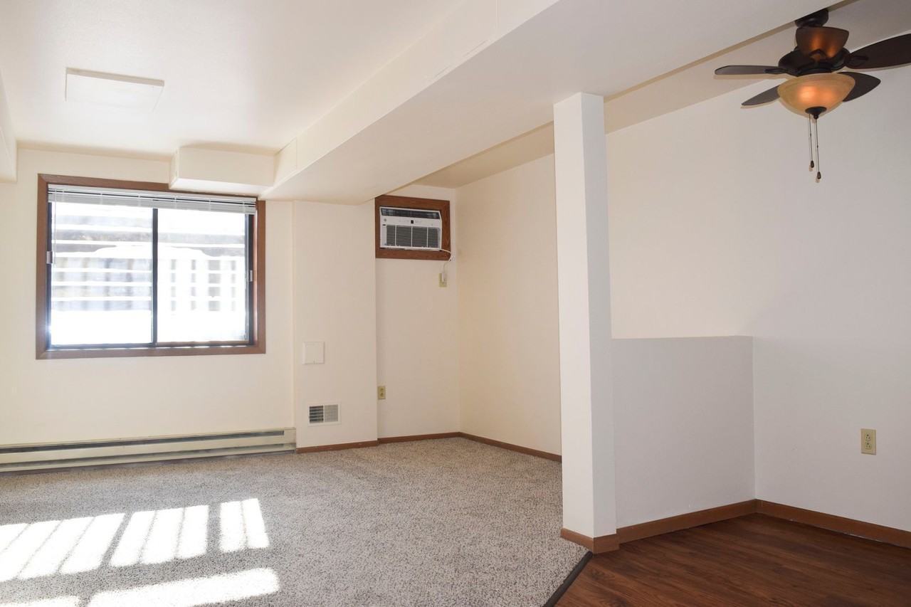 Executive House - Photo 2 of 6