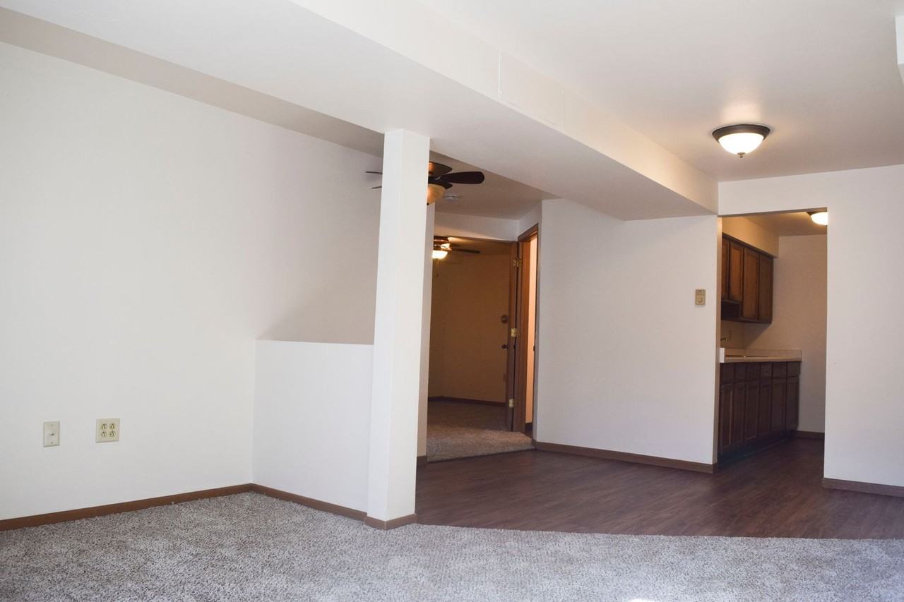 Executive House - Photo 3 of 6