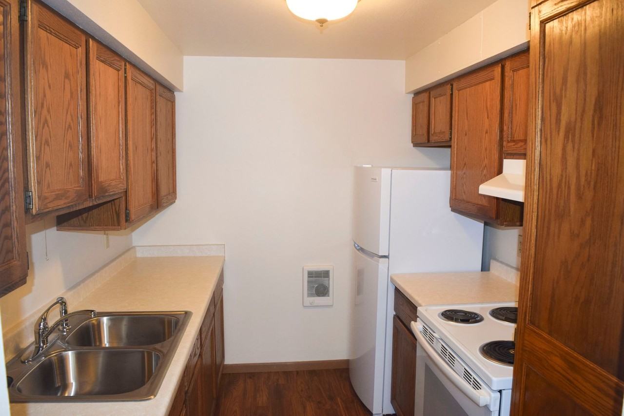 Executive House - Photo 4 of 6