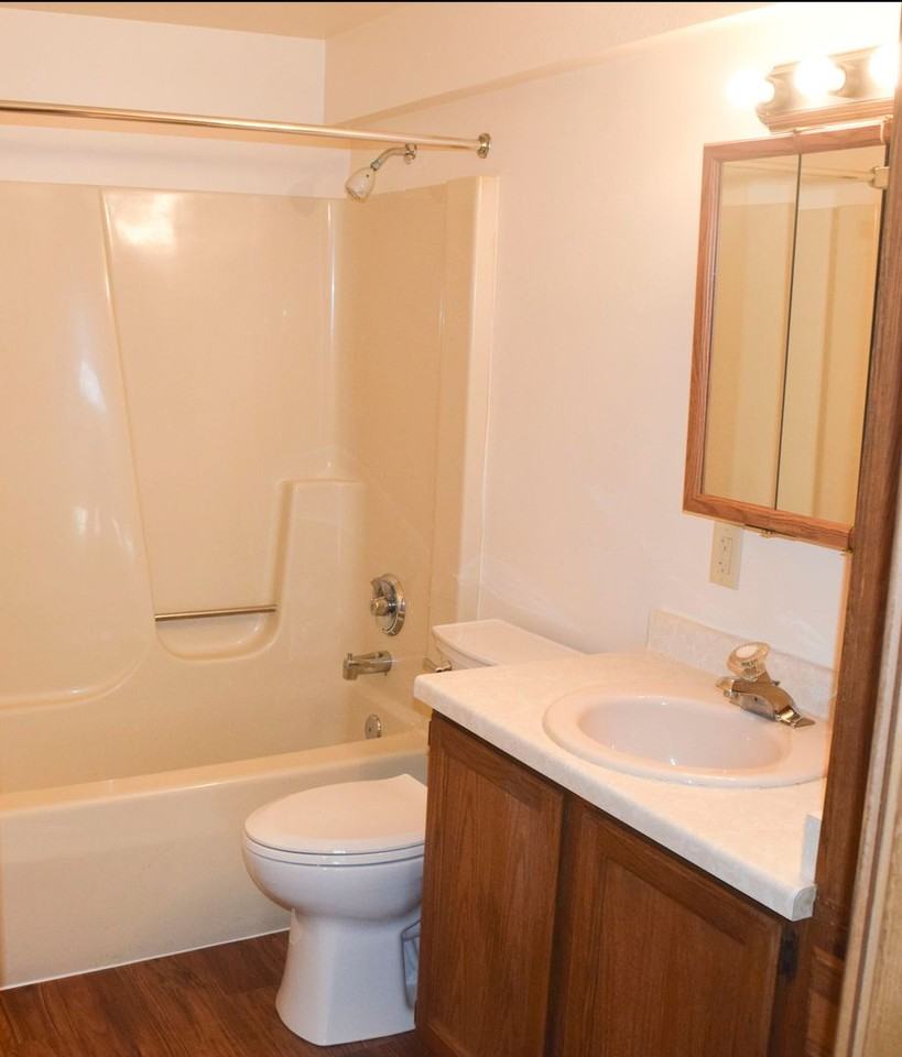 Executive House - Photo 5 of 6