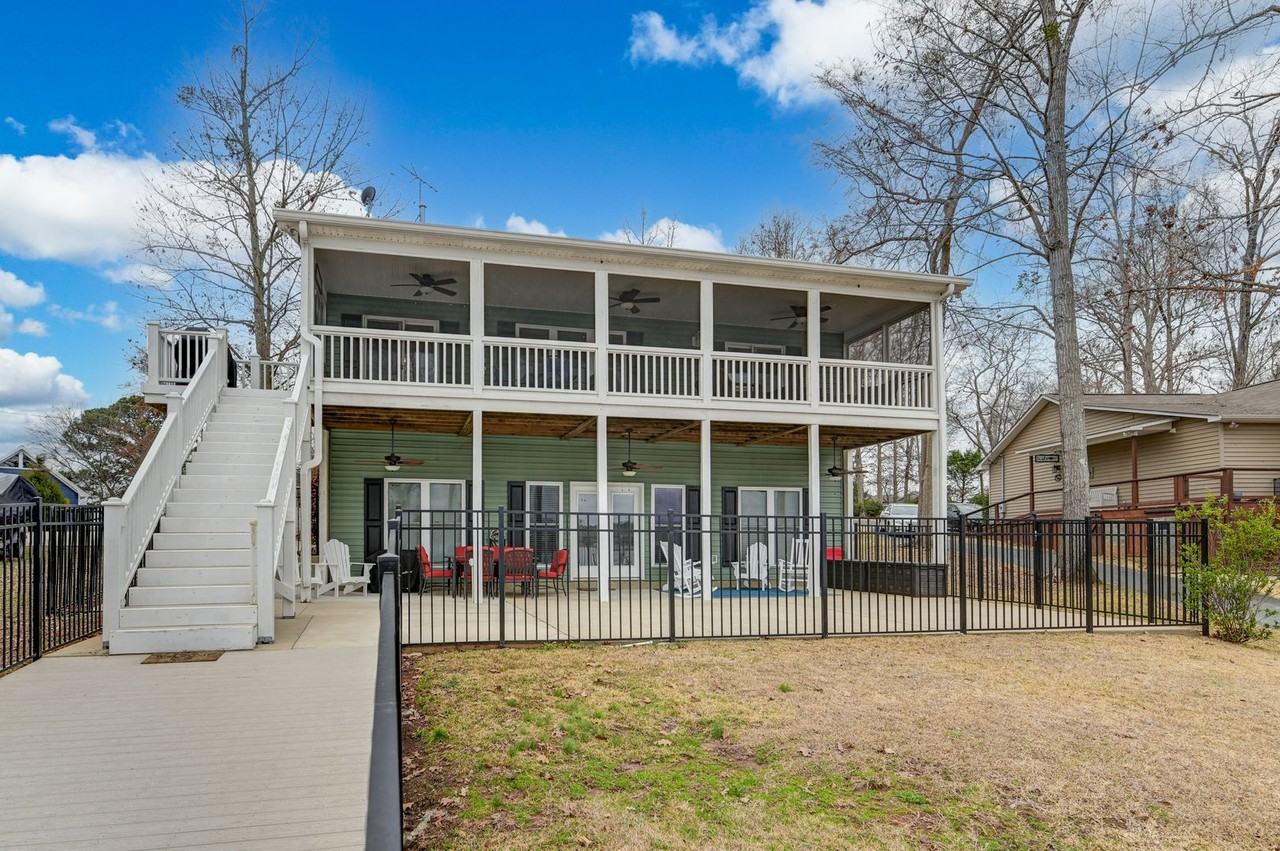 215 Mariners Pointe Rd - Photo 2 of 50