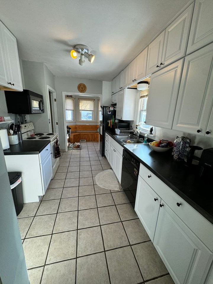 1502 Bixby Ave Ne - Photo 2 of 4