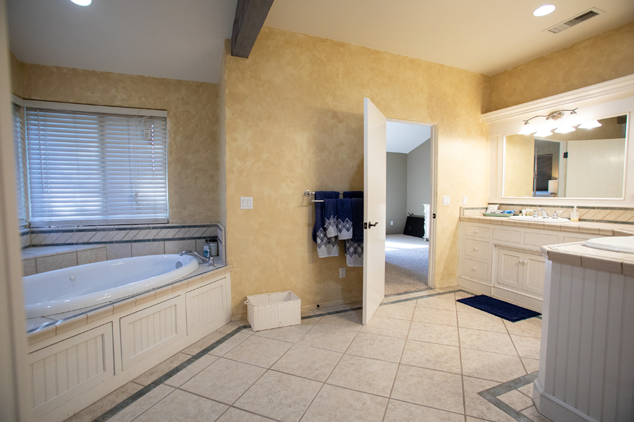 2470 Janin Way - Photo 7 of 29