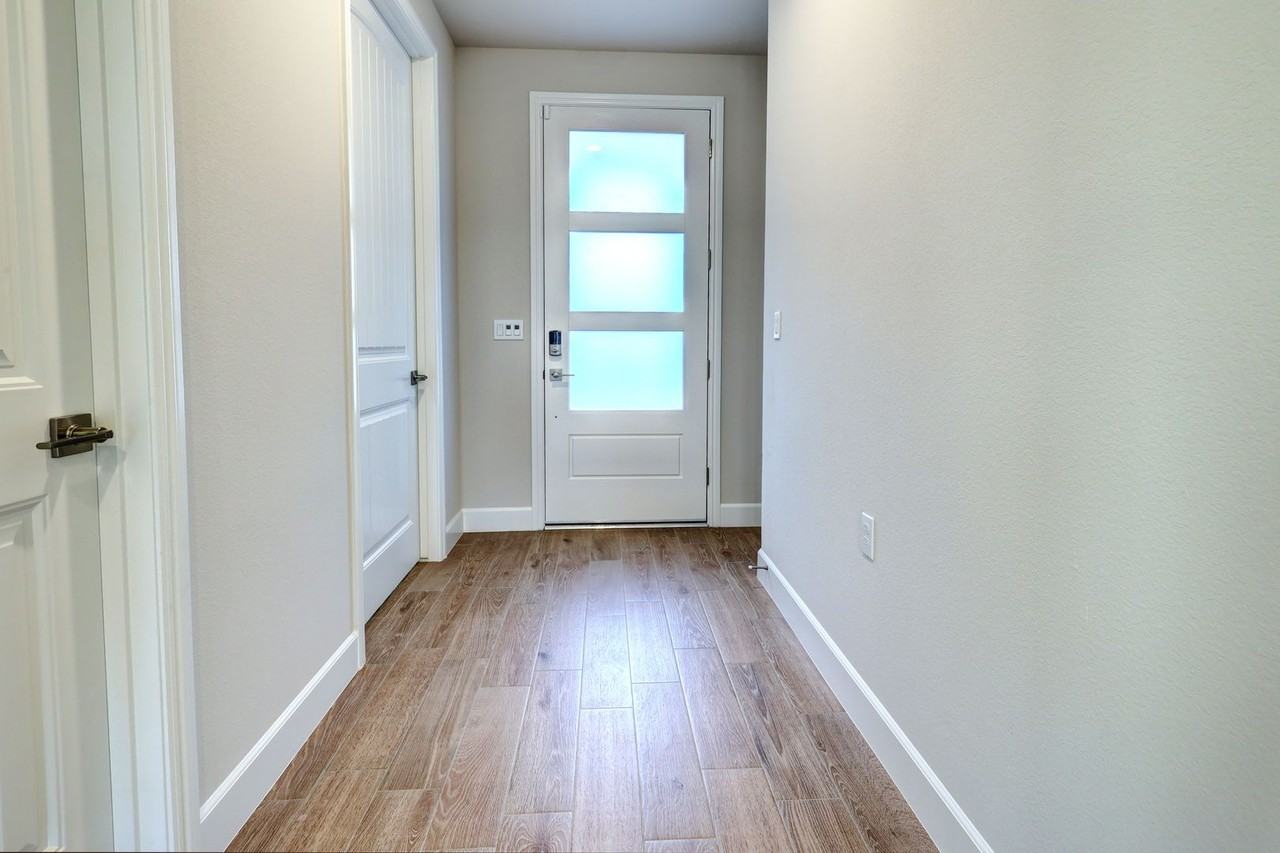 8660 N Haring Dr - Photo 2 of 17