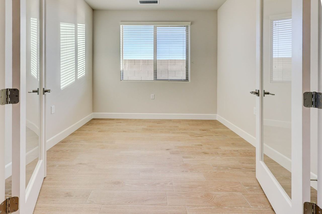 8660 N Haring Dr - Photo 3 of 17