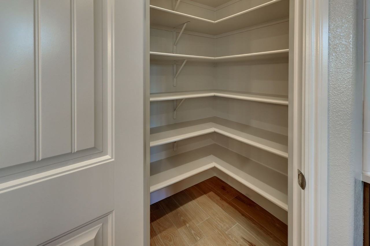 8660 N Haring Dr - Photo 7 of 17