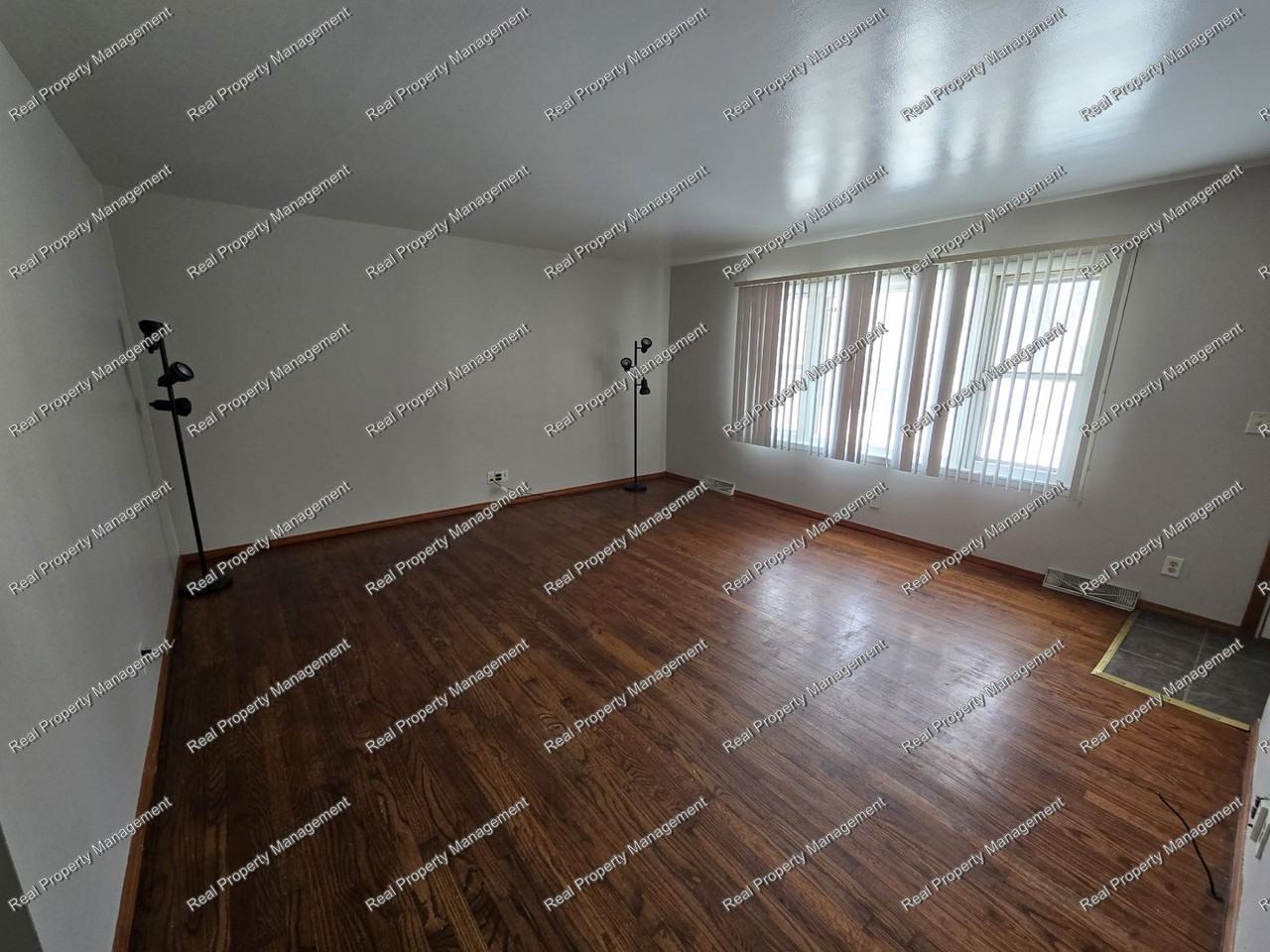 7716 Noble St - Photo 2 of 10
