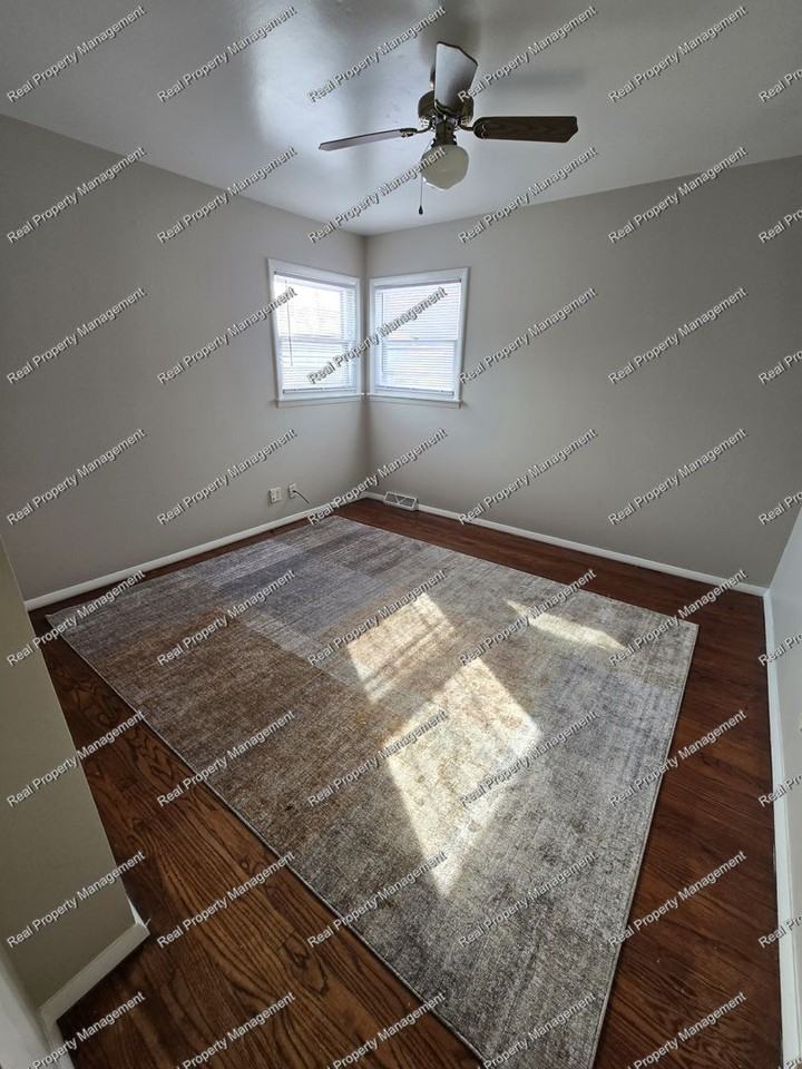 7716 Noble St - Photo 4 of 10
