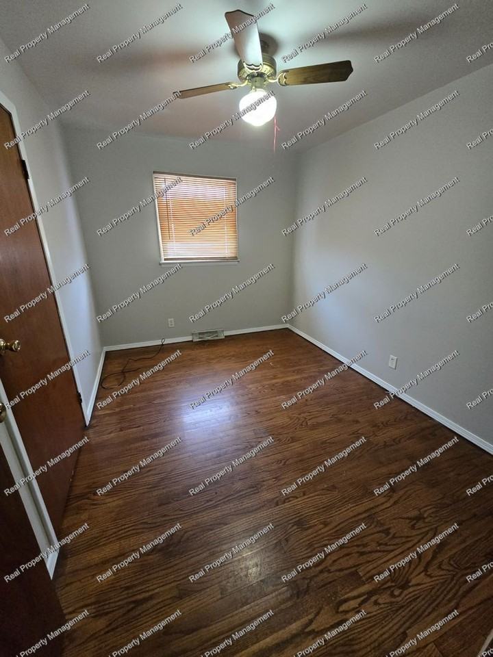 7716 Noble St - Photo 5 of 10