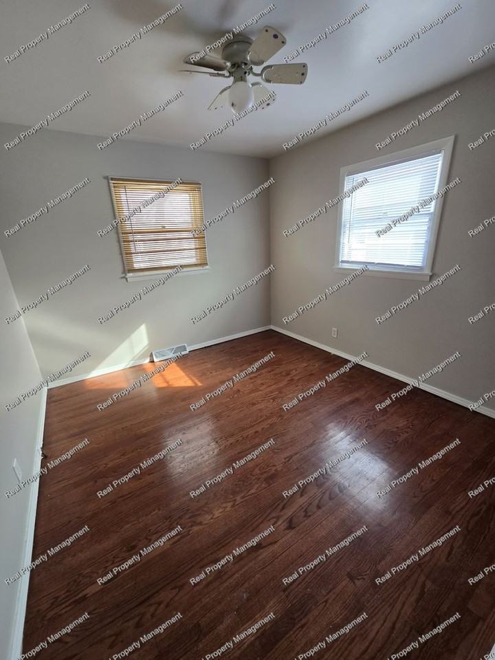 7716 Noble St - Photo 6 of 10