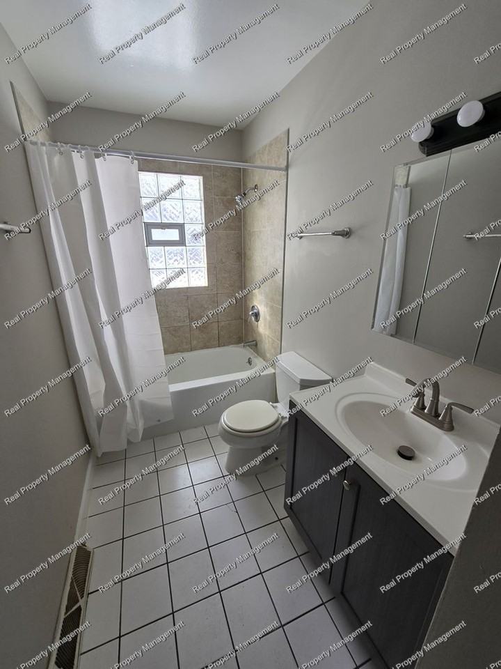 7716 Noble St - Photo 7 of 10