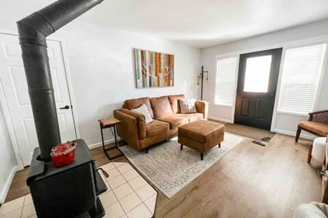 1911 2nd St - Photo 3 of 11