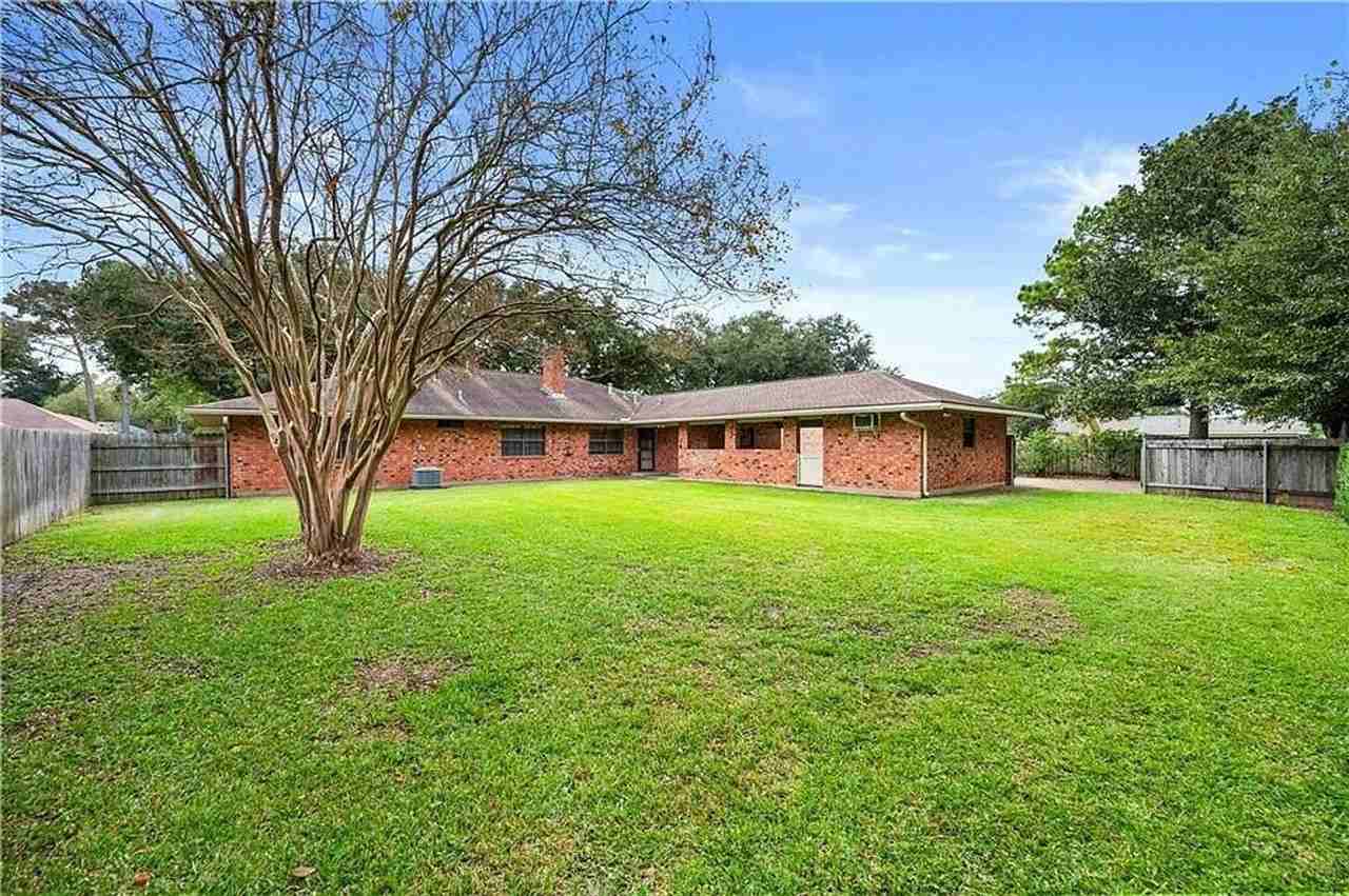 4008 Mayflower Blvd - Photo 3 of 12