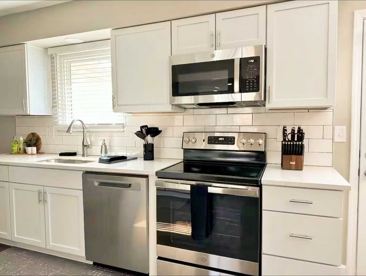 329 Catherine Dr - Photo 3 of 30