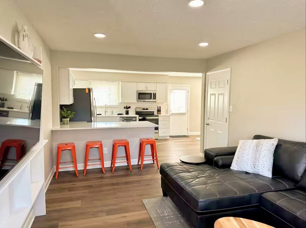 329 Catherine Dr - Photo 4 of 30