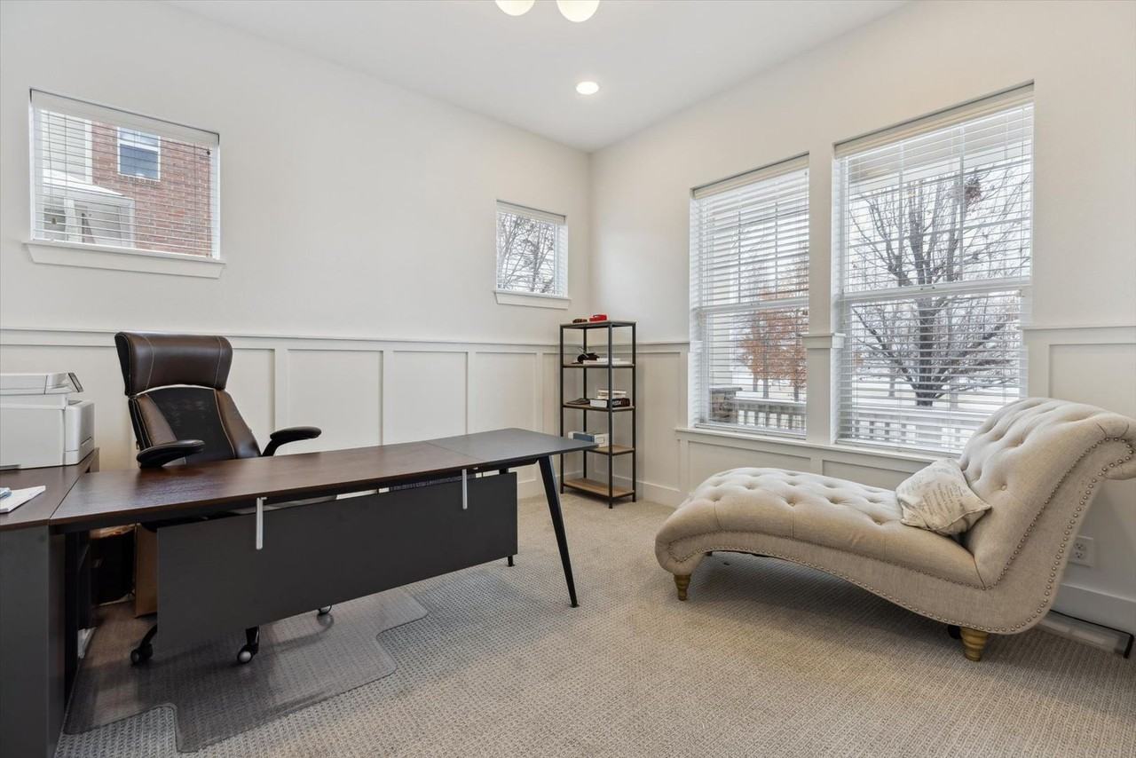 803 North Uinta Way - Photo 3 of 30