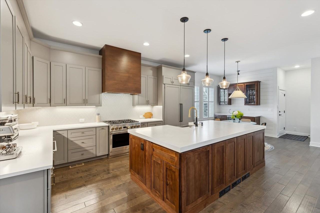 803 North Uinta Way - Photo 4 of 30