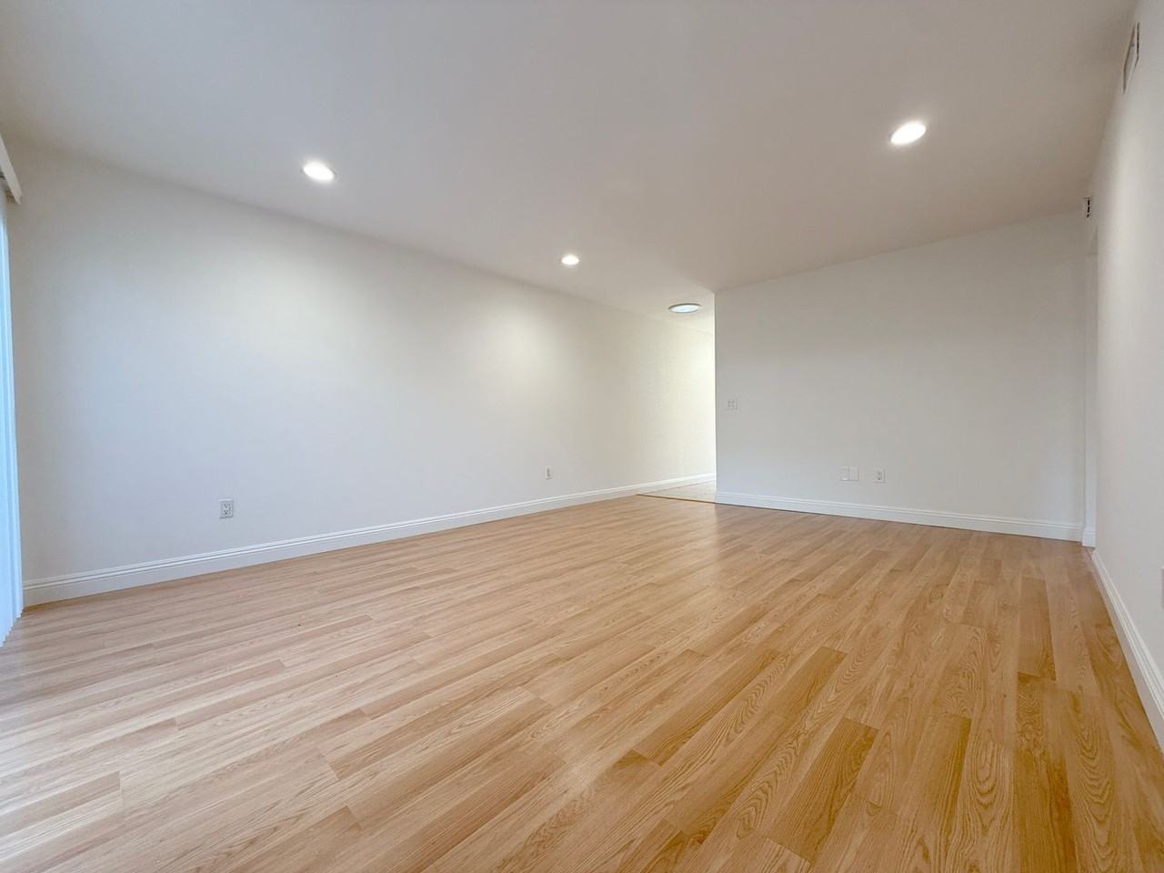 2620 W Orion Ave - Photo 2 of 36