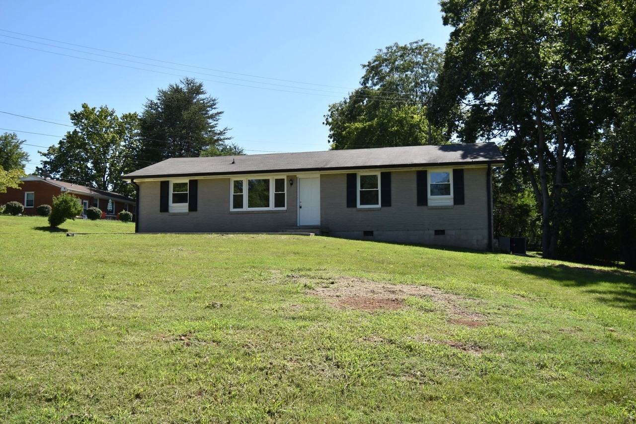 304 Hilldale Ln - Photo 2 of 25