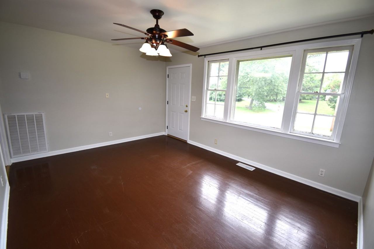 304 Hilldale Ln - Photo 4 of 25