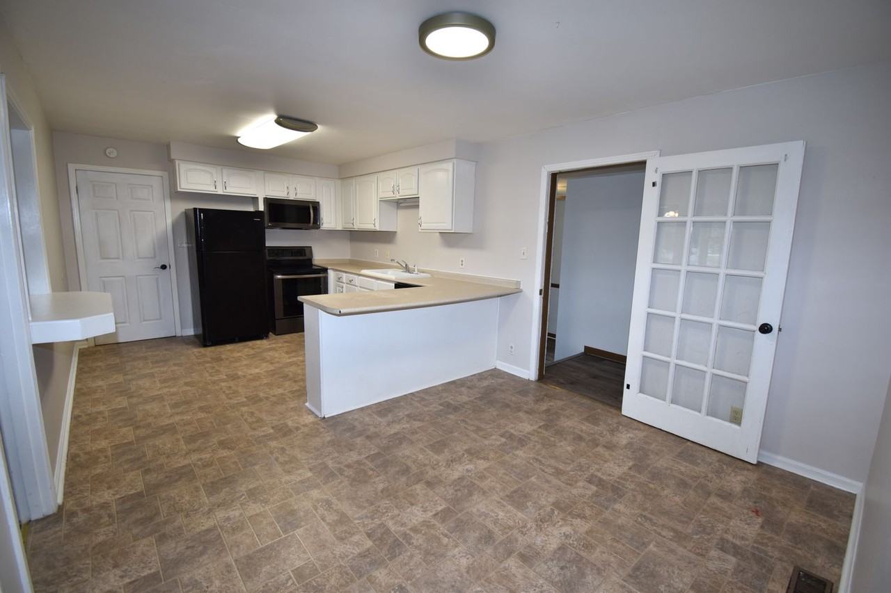 304 Hilldale Ln - Photo 6 of 25