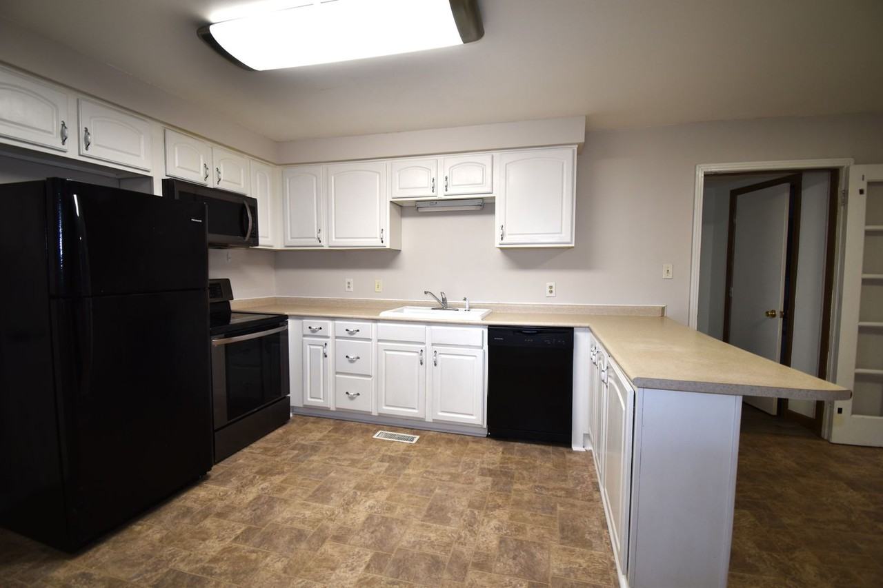 304 Hilldale Ln - Photo 7 of 25