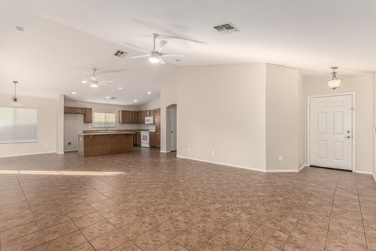 17771 W Ventura St - Photo 4 of 36