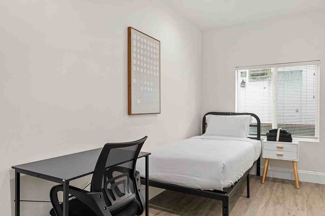 A 5 bedroom, 3 bathroom apartment with common areas and a fully functional kitchen at 1738 Kelton Ave. - Photo 4 of 22