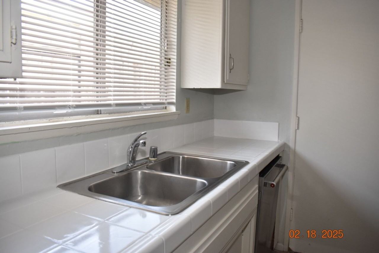 6041 Carnegie St - Photo 6 of 20