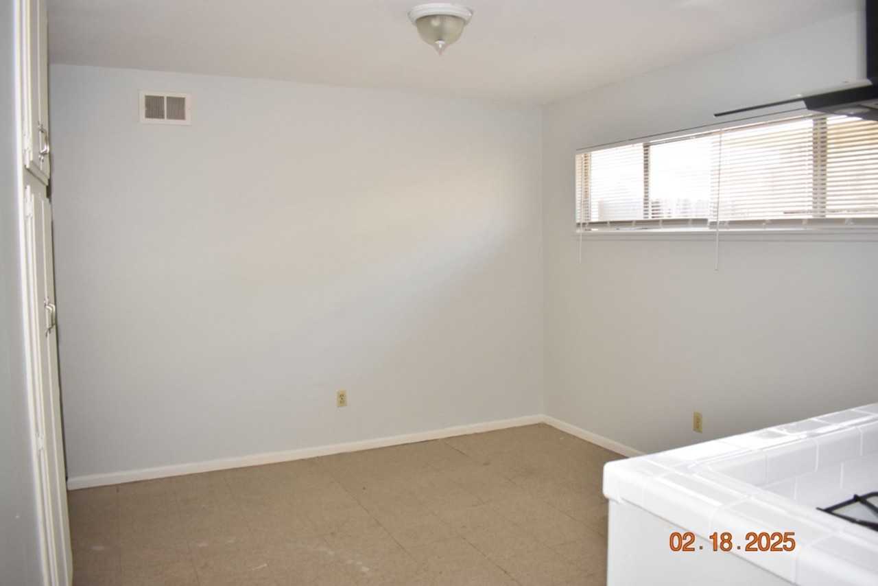 6041 Carnegie St - Photo 7 of 20