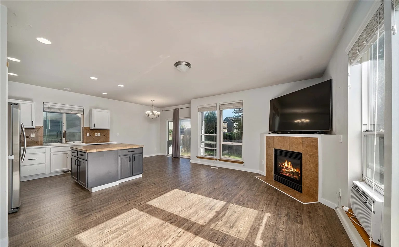 2304 190th St E - Photo 5 of 22