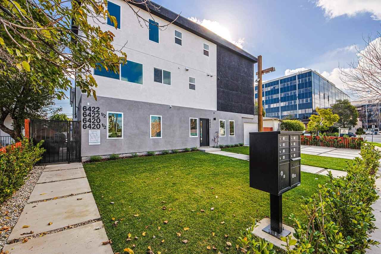 Luxury 3 & 4 Bed Townhomes a Short Walk to Topanga Village! - Photo 6 of 50