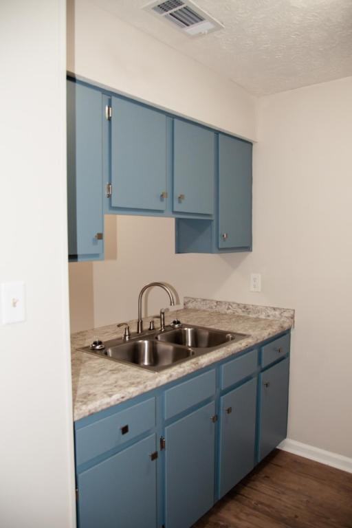 303 E 2nd St - Photo 5 of 7