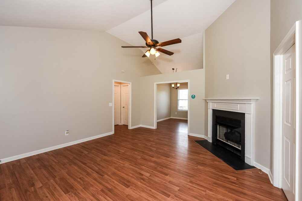 534 Summit Way - Photo 4 of 16