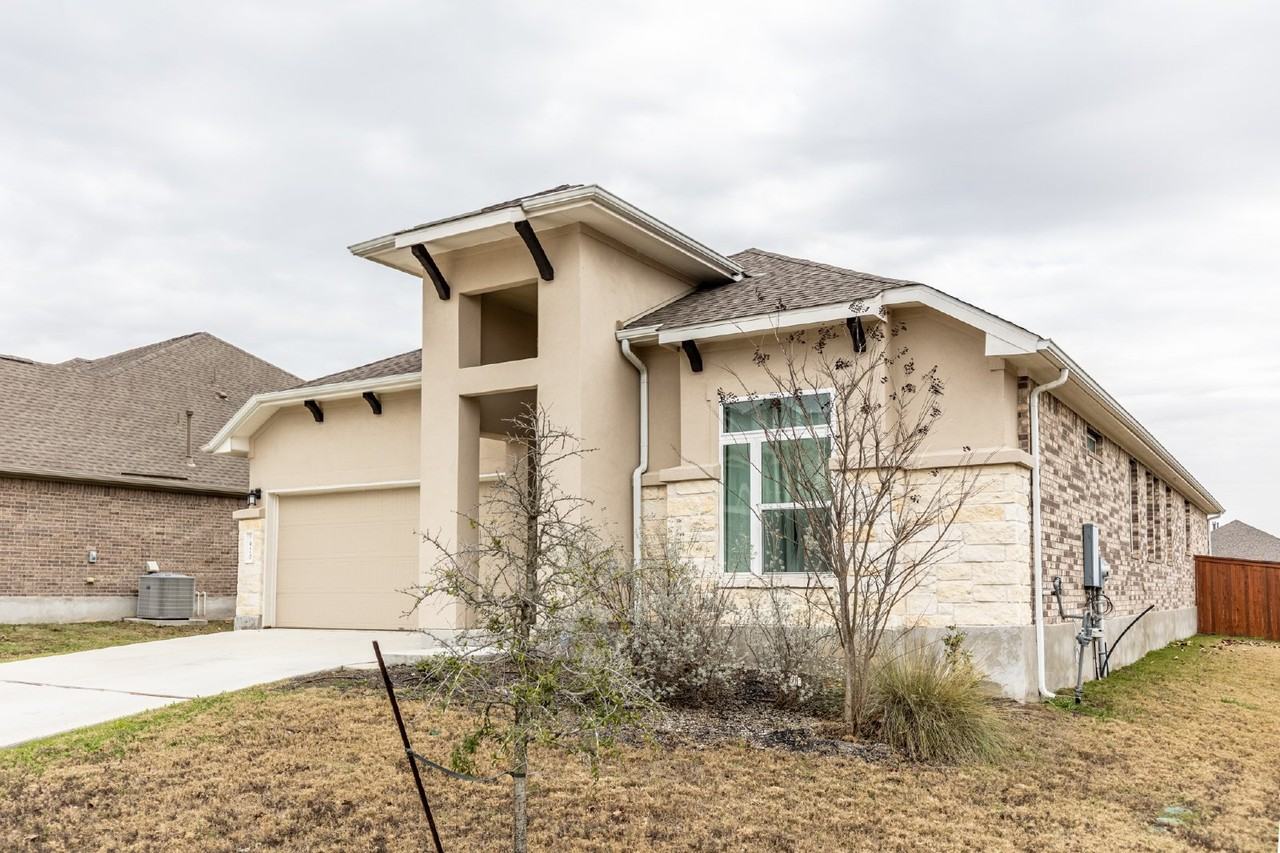 920 Foxbrook Way - Photo 2 of 46