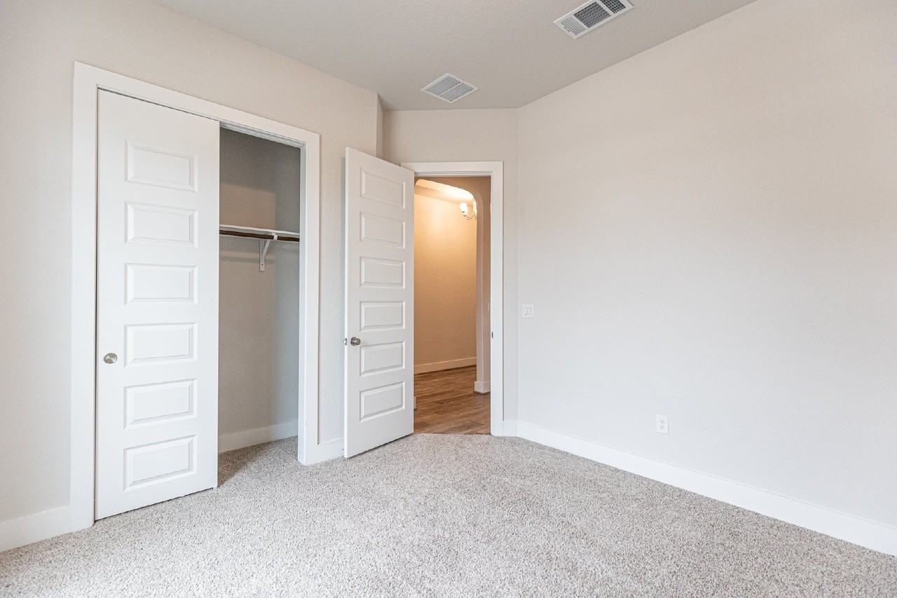 920 Foxbrook Way - Photo 6 of 46