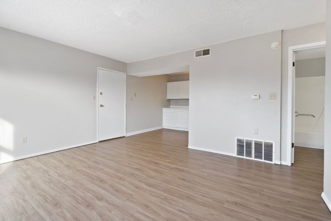 Leavitt Park Apartments - Photo 4 of 15