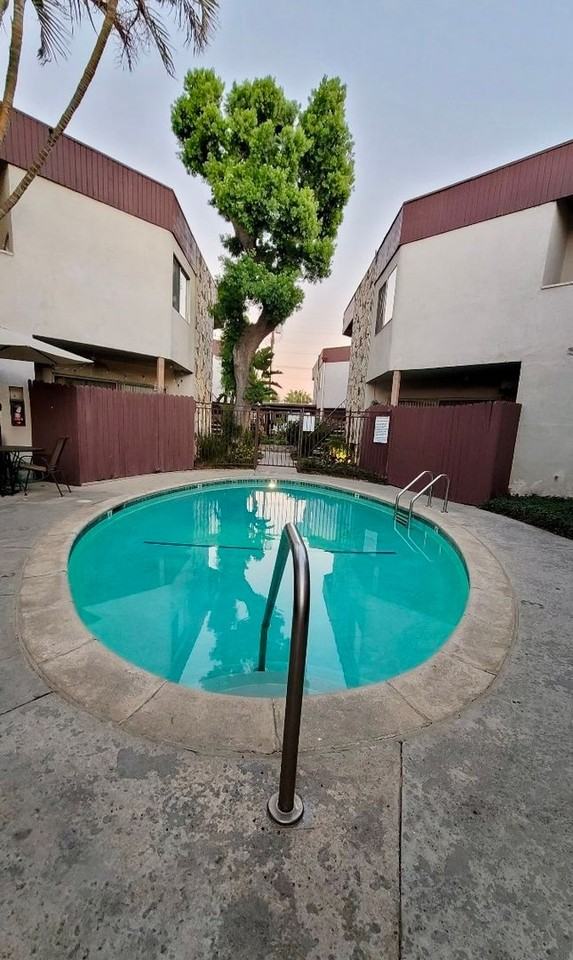 Lido Isle Apartments - Photo 7 of 39