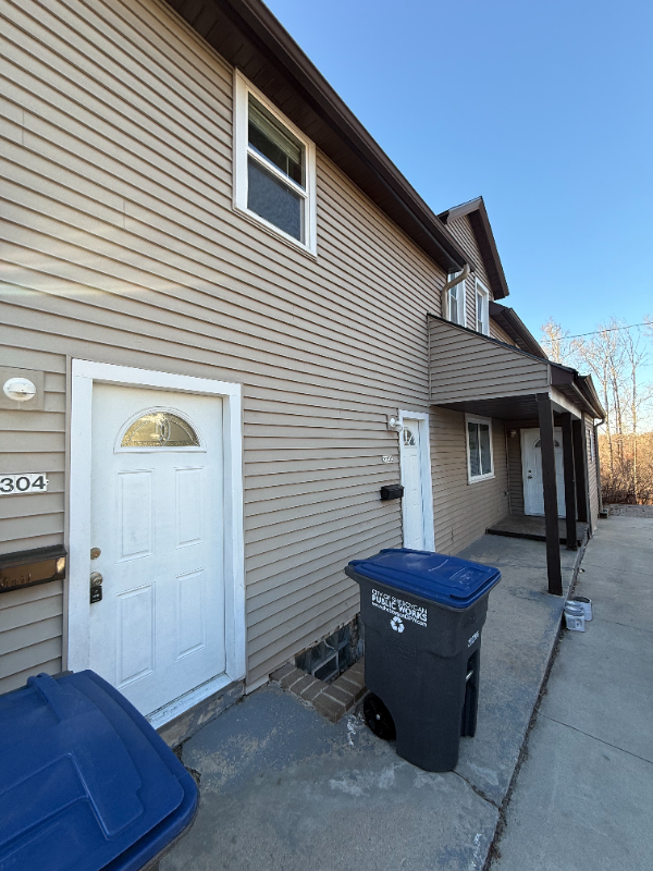 2304 Indiana Ave - Photo 2 of 2